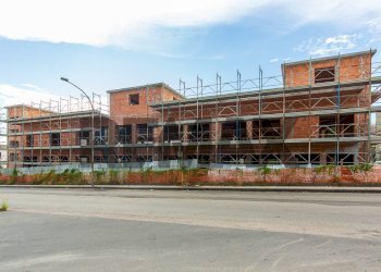 Edificio all\'aperto - Commercial Premises Corso Europa
10, Giarre - photo 1