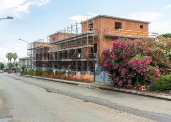 Edificio all\'aperto - Commercial Premises Corso Europa
10, Giarre - photo 2