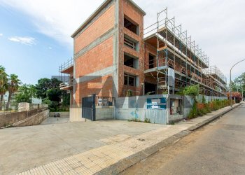 Edificio all\'aperto - Commercial Premises Corso Europa
10, Giarre - photo 8