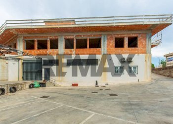 Edificio all\'aperto - Commercial Premises Corso Europa
10, Giarre - photo 12