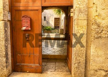 Hall / corridoio - Apartment Via Luigi Barberi
 
5, Erice - photo 2