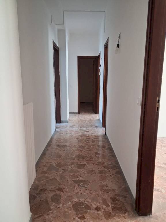 Corridoio - Appartamento via Umbria, 228, Taranto - foto 2