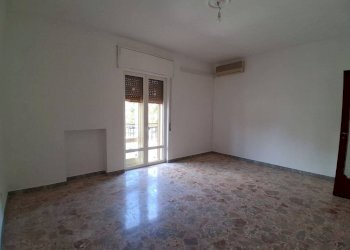Cucina - Appartamento via Umbria, 228, Taranto - foto 7