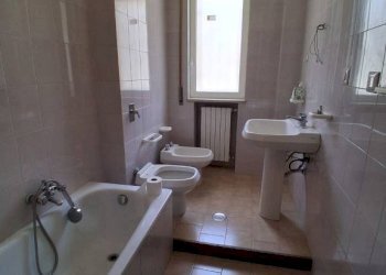 Bagno - Appartamento via Umbria, 228, Taranto - foto 10