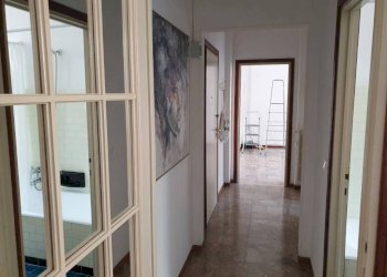 Corridoio - Three-room apartment via Eugenio Curiel, 5, Parma (neighborhood Cittadella) - photo 14