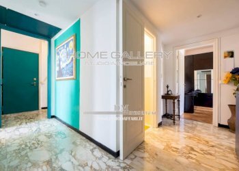 Corridoio - Four-room apartment Genova (neighborhood Quarto) - photo 4