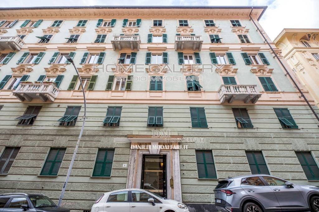 Facciata - Three-room apartment via Aldo Acquarone, Genova (neighborhood Castelletto) - photo 1