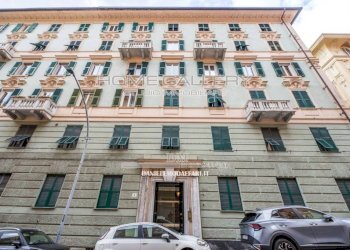 Facciata - Three-room apartment via Aldo Acquarone, Genova (neighborhood Castelletto) - photo 1