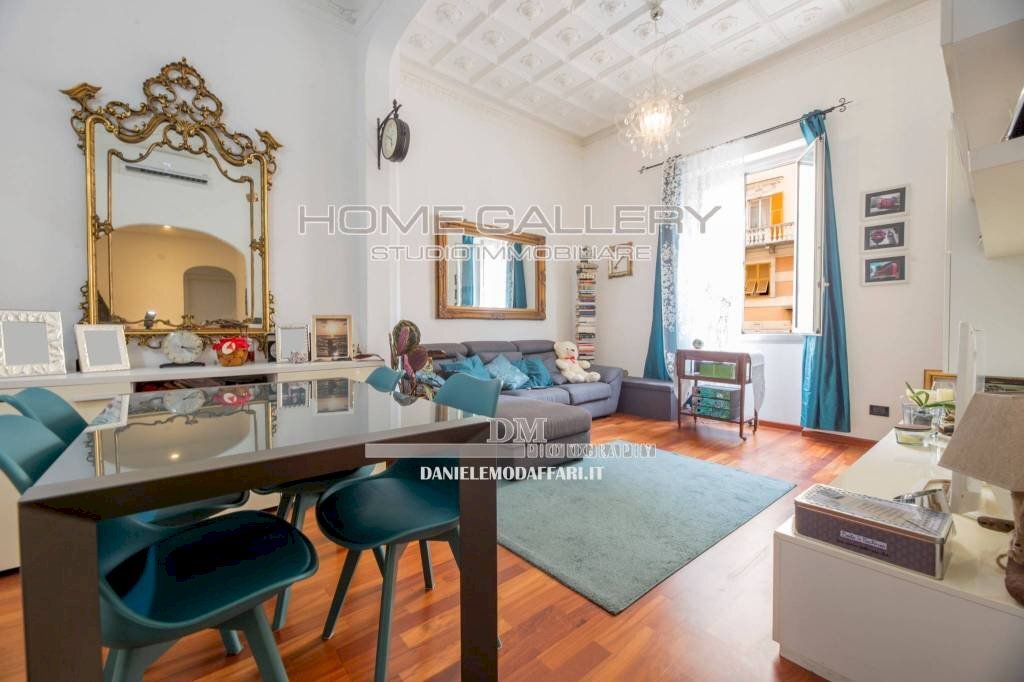 Soggiorno - Three-room apartment via Carlo Barabino, Genova (neighborhood Foce) - photo 1