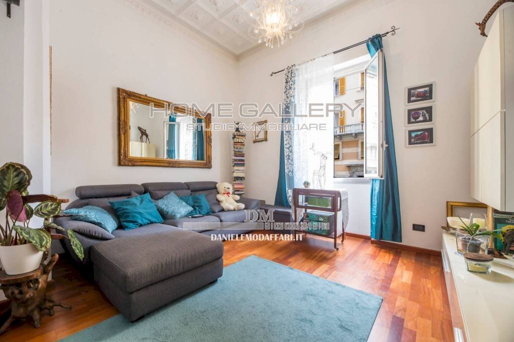Soggiorno - Three-room apartment via Carlo Barabino, Genova (neighborhood Foce) - photo 2