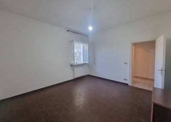 Foto 19 - Four-room apartment Via per Olle
 
40, Finale Ligure - photo 19