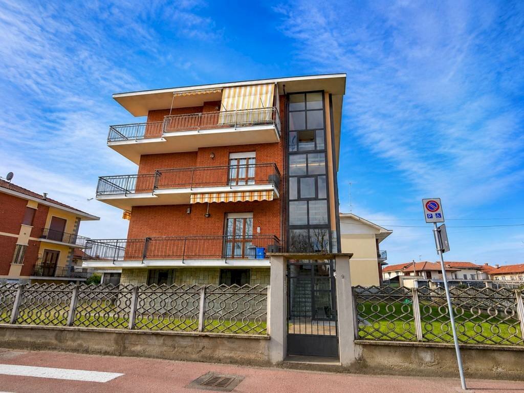 Facciata - Four-room apartment via Alessandro Volta, 8, Carmagnola - photo 1