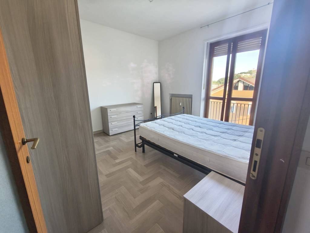 Camera da letto - Three-room apartment via Alba, Mondovì - photo 2