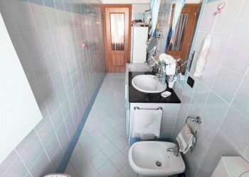 Bagno - Three-room apartment via Vittorio Zanellato, 23, Venaria Reale - photo 12