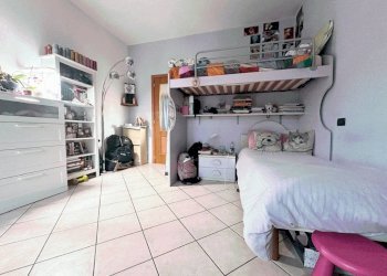 Camera da letto - Three-room apartment via Vittorio Zanellato, 23, Venaria Reale - photo 16