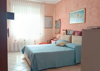 Camera da letto - Three-room apartment corso Casale, 14, Asti - photo 25