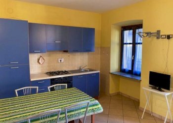 Cucina - Bilocale via Maestra, 50, Bobbio Pellice - foto 2