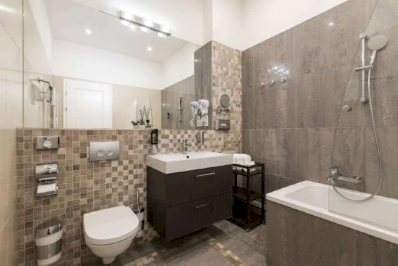 bagno - Bed & Breakfast via Via Mario de' Fiori, 32, Roma (zona Centro Storico) - foto 3
