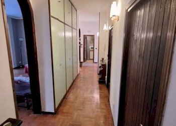 Corridoio - Three-room apartment via Feltre, Milano (neighborhood Lambrate) - photo 9