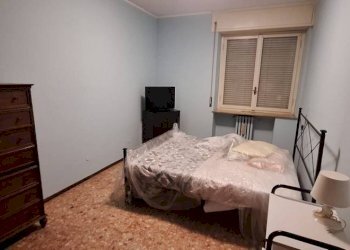 Camera da letto - Three-room apartment via Feltre, Milano (neighborhood Lambrate) - photo 10