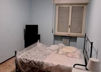 Camera da letto - Three-room apartment via Feltre, Milano (neighborhood Lambrate) - photo 12