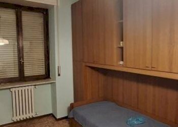 Camera da letto - Three-room apartment via Feltre, Milano (neighborhood Lambrate) - photo 13