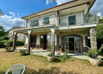 Independent house Via Nino Bixio, Carro - photo 2