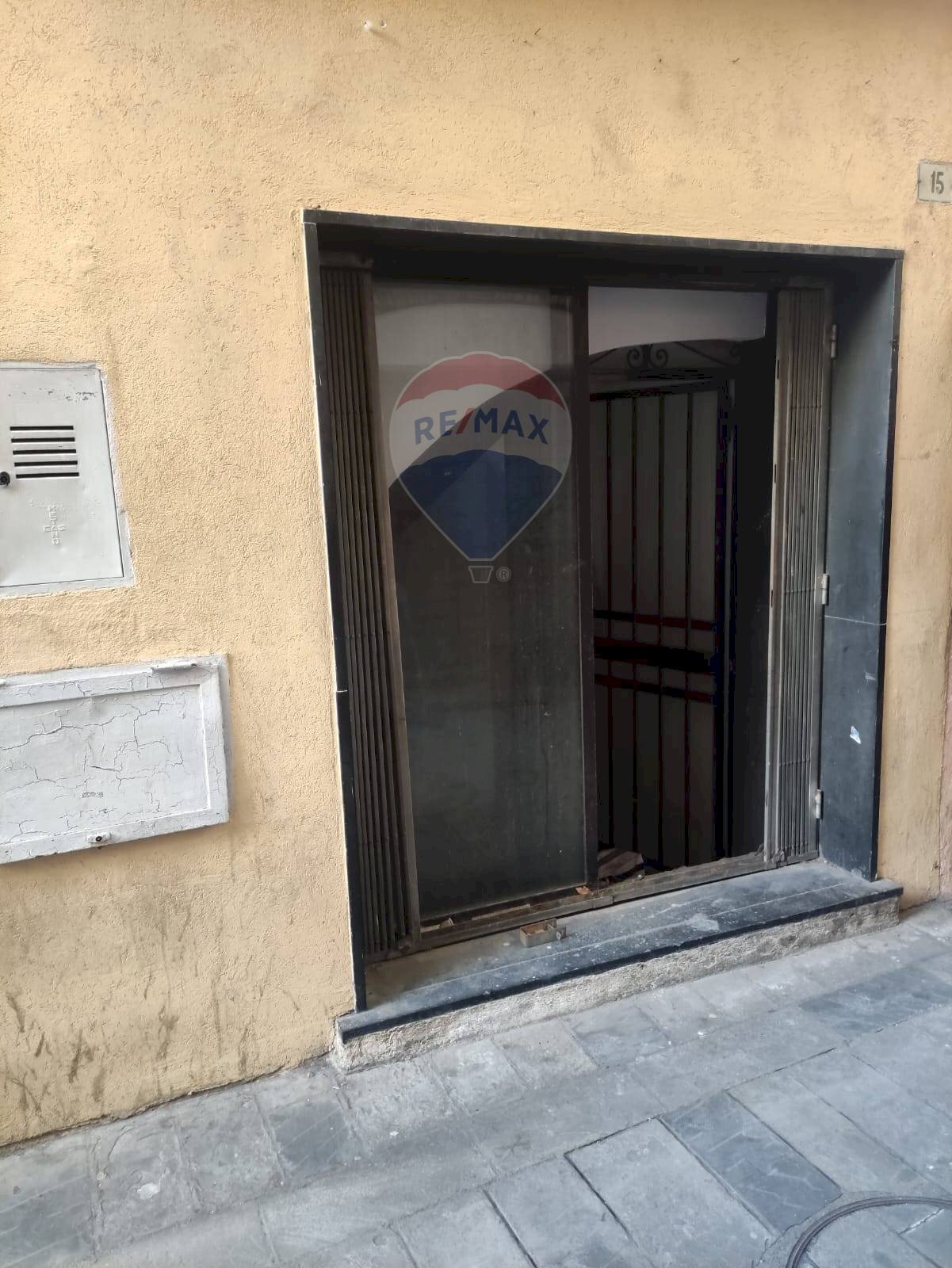 Shop Via Pietro Calvi, 15 
 Sanremo, Sanremo - photo 1