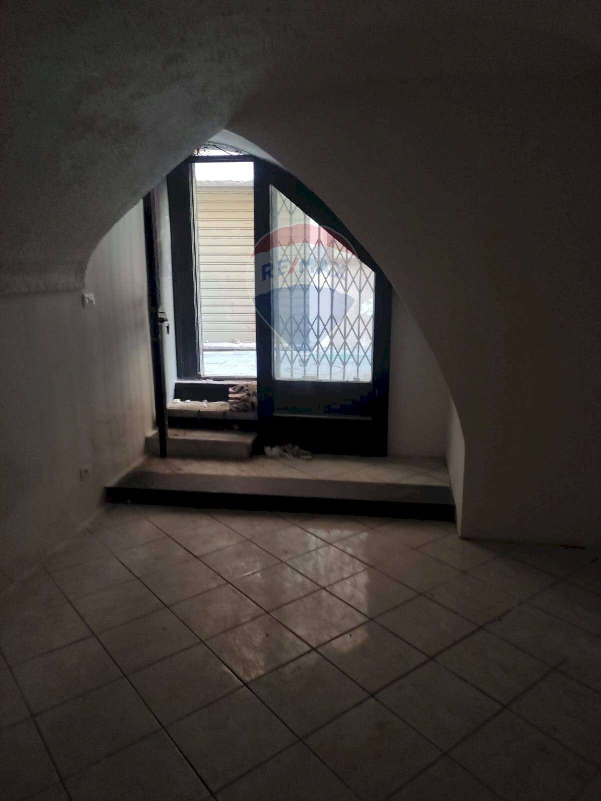 Shop Via Pietro Calvi, 15
Sanremo, Sanremo - photo 2
