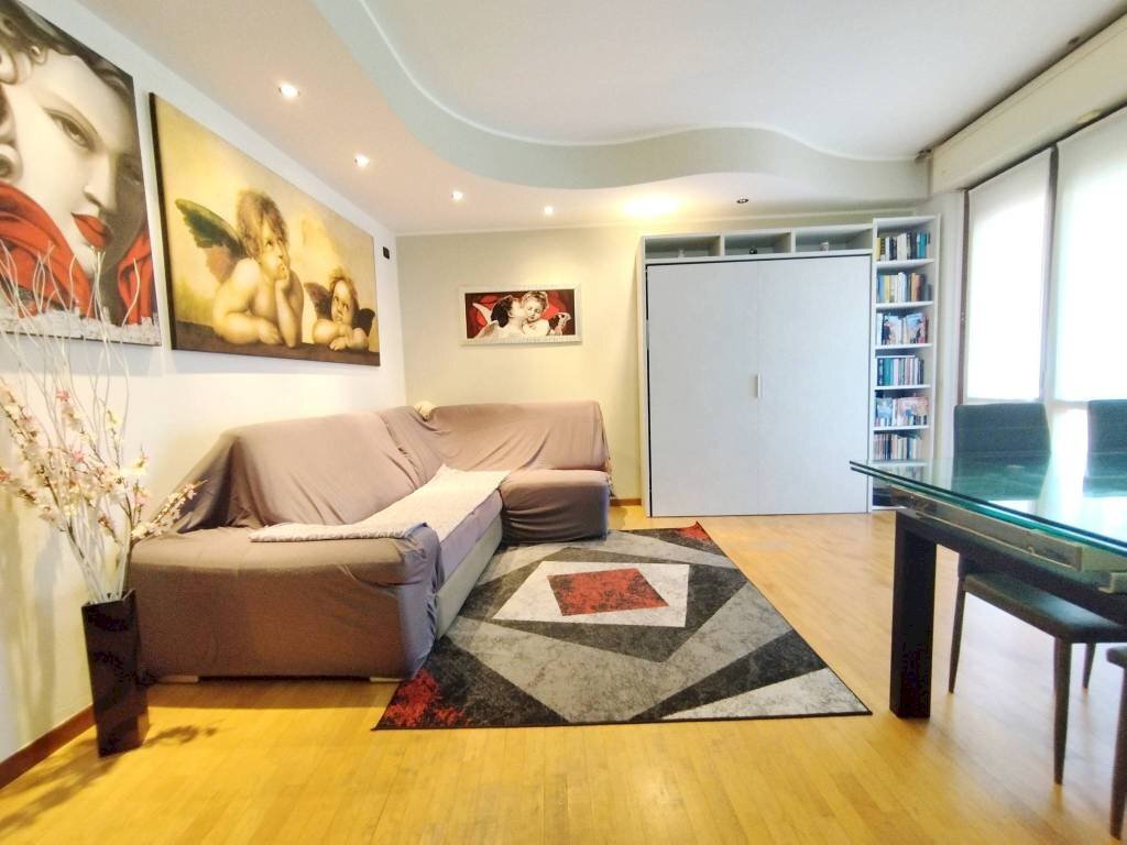Salone - Three-room apartment via Montrasi, Bollate - photo 2