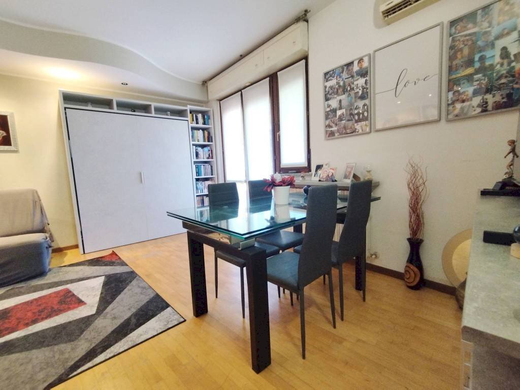 Salone - Three-room apartment via Montrasi, Bollate - photo 3