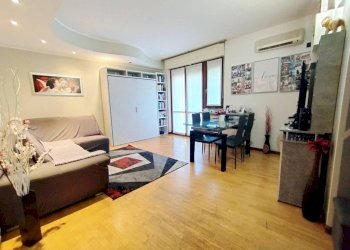 Salone - Three-room apartment via Montrasi, Bollate - photo 1
