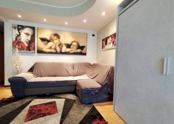 Salone - Three-room apartment via Montrasi, Bollate - photo 8