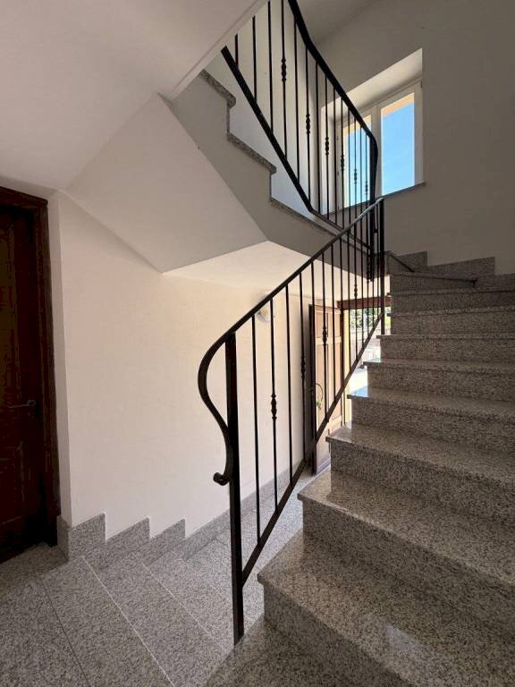 Scala - Appartamento Frazione San Rocco, 136, Montaldo Roero - foto 2
