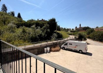 Balcone - Appartamento Frazione San Rocco, 136, Montaldo Roero - foto 8