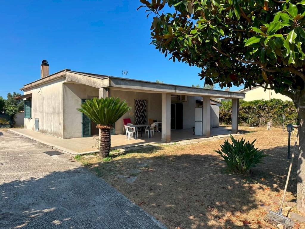 Giardino - Villa via Vulcano, 9, Aprilia - photo 1