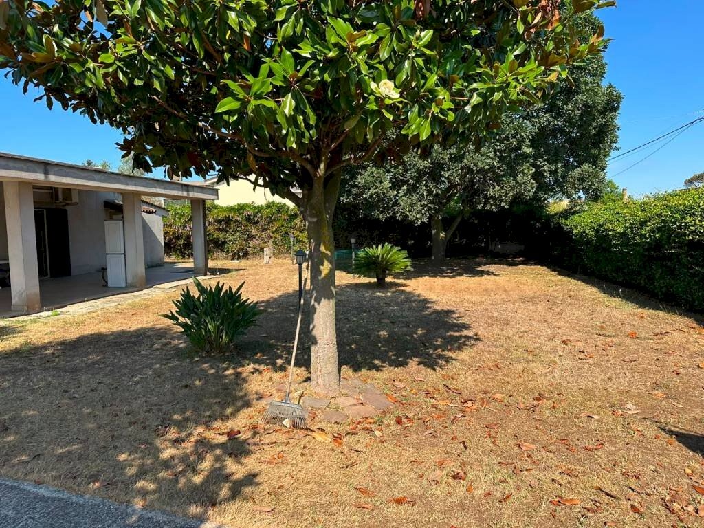 Giardino - Villa via Vulcano, 9, Aprilia - photo 2