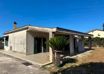 Facciata - Villa via Vulcano, 9, Aprilia - photo 9