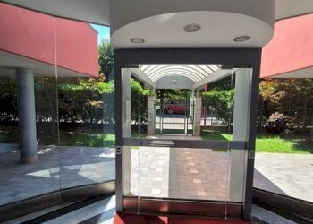Interno palazzo - Bilocale via Fratelli Cervi, 1, frazione Milano Due, Segrate - foto 2
