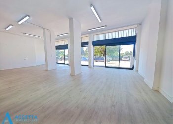 Locale - Commercial Premises Via Carlo Magno 20, Taranto - photo 4