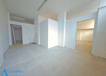 Locale - Commercial Premises Via Carlo Magno 20, Taranto - photo 21