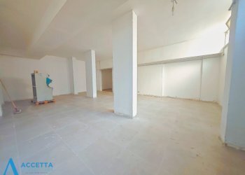 Locale - Commercial Premises Via Carlo Magno 20, Taranto - photo 22