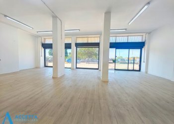 Locale - Commercial Premises Via Carlo Magno 20, Taranto - photo 1