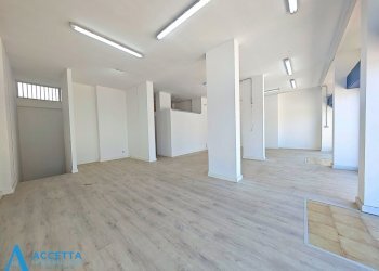 Locale - Commercial Premises Via Carlo Magno 20, Taranto - photo 3