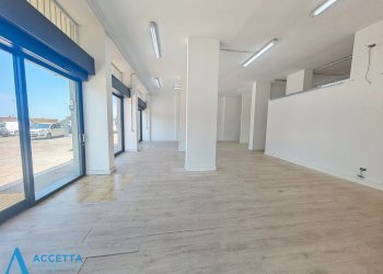 Locale - Commercial Premises Via Carlo Magno 20, Taranto - photo 5