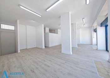 Locale - Commercial Premises Via Carlo Magno 20, Taranto - photo 7