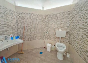 Locale - Commercial Premises Via Carlo Magno 20, Taranto - photo 9
