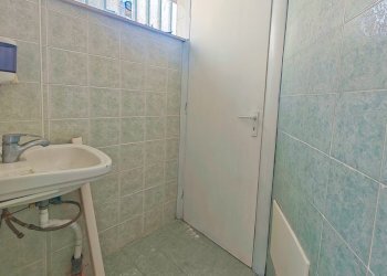 Locale - Commercial Premises Via Carlo Magno 20, Taranto - photo 11