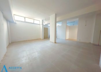 Locale - Commercial Premises Via Carlo Magno 20, Taranto - photo 20