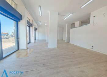Locale - Commercial Premises Via Carlo Magno 20, Taranto - photo 23